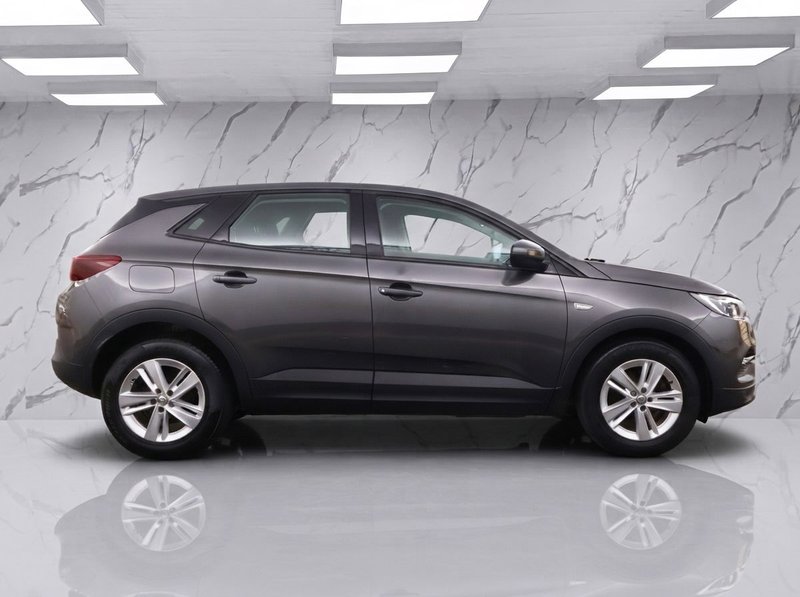2019 Vauxhall Grandland X in grey — photo 5 of 11