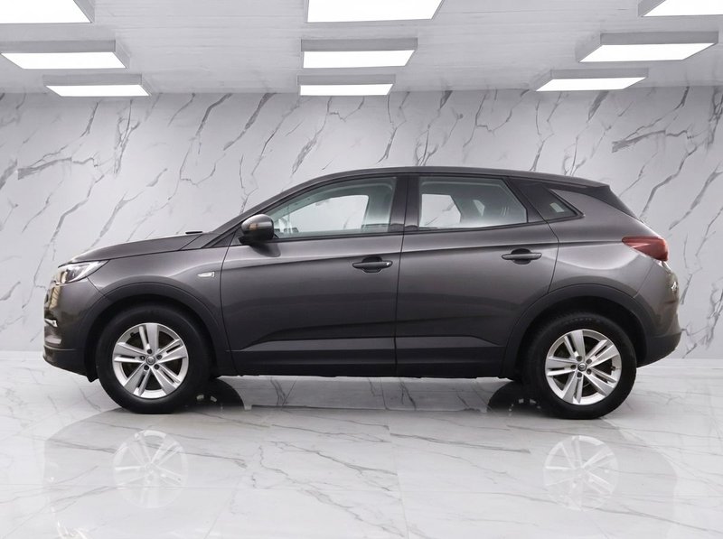 2019 Vauxhall Grandland X in grey — photo 6 of 11
