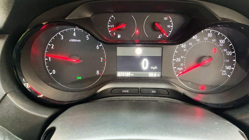 2019 Vauxhall Grandland X in grey — photo 8 of 11