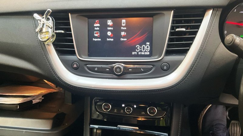 2019 Vauxhall Grandland X in grey — photo 7 of 11