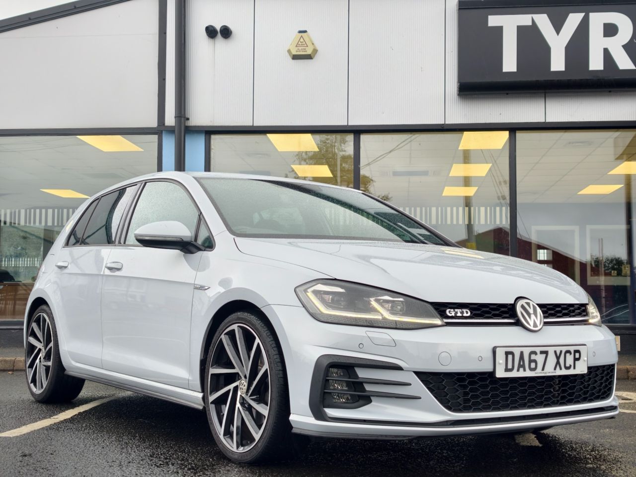 2018 VOLKSWAGEN GOLF 2.0 TDI BlueMotion Tech GTD BlueLine Hatchback 5dr Diesel Manual Euro 6 (s/ - vehicle photo 15 for sale on PureCar