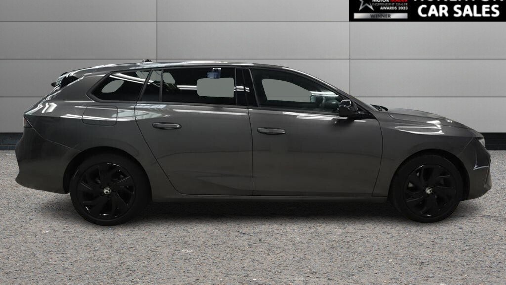 2024 Vauxhall Astra — image 3