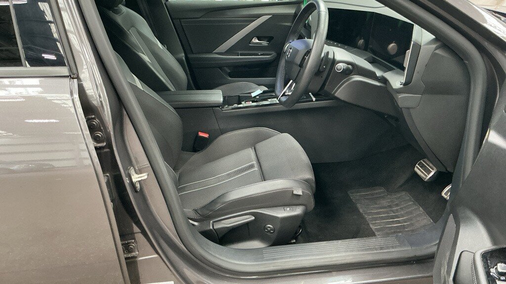 2024 Vauxhall Astra — image 11