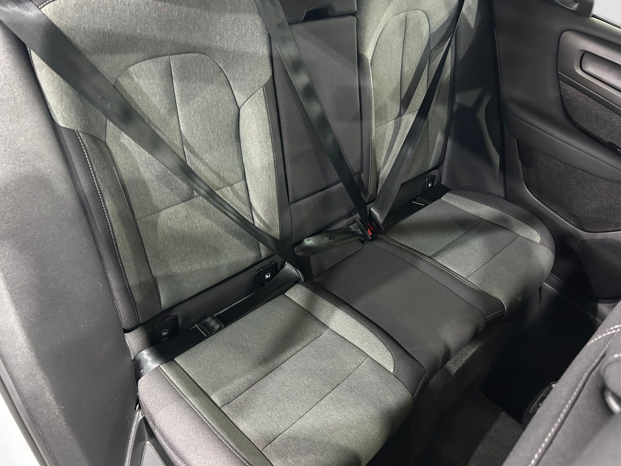 2023 Volvo XC40 — image 6