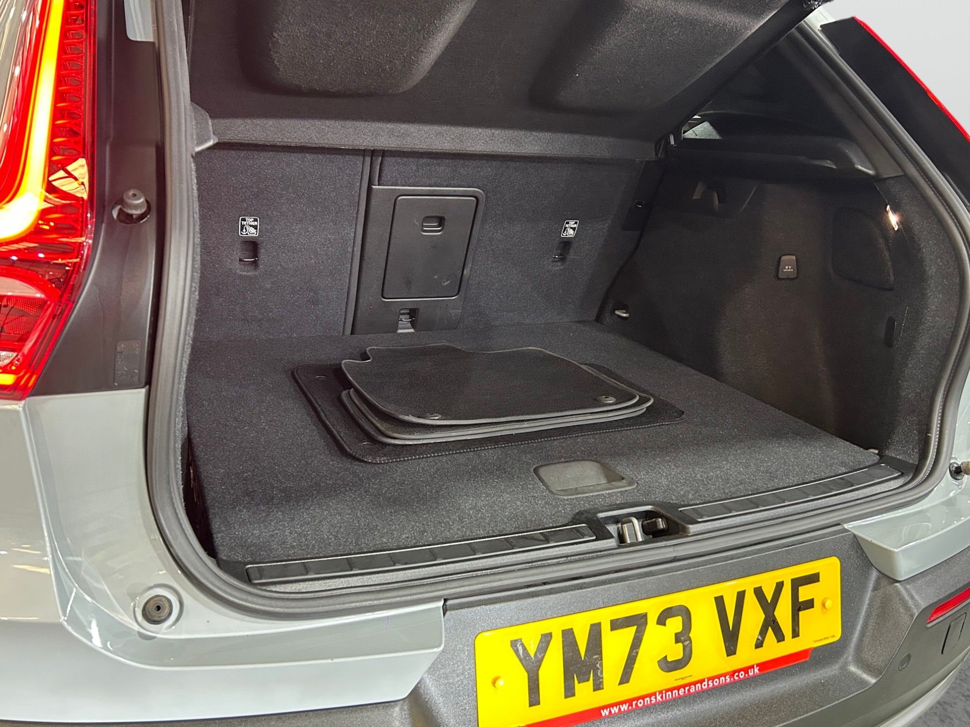 2023 Volvo XC40 — image 7