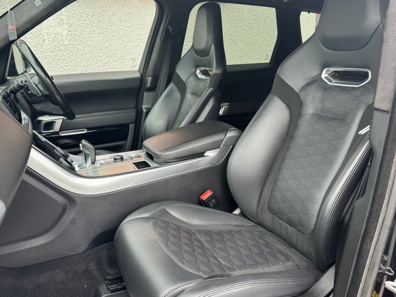 2021 LAND ROVER RANGE ROVER SPORT 5.0 P575 V8 GPF SVR SUV 5dr Petrol Auto 4WD Euro 6 (s/s) (575 ps) - vehicle photo 15 for sale on PureCar