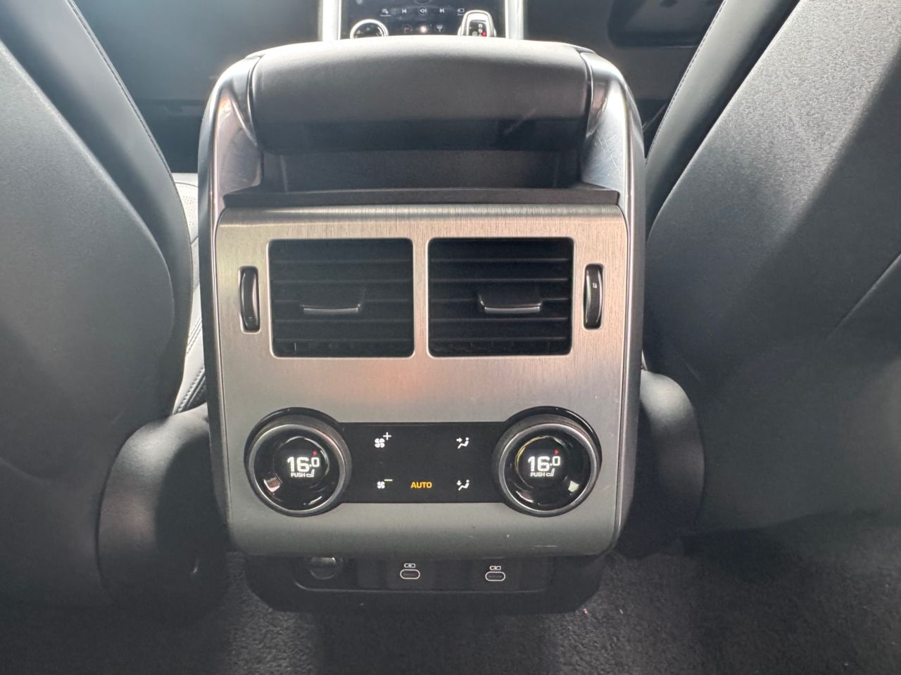 2021 LAND ROVER RANGE ROVER SPORT 5.0 P575 V8 GPF SVR SUV 5dr Petrol Auto 4WD Euro 6 (s/s) (575 ps) - vehicle photo 12 for sale on PureCar