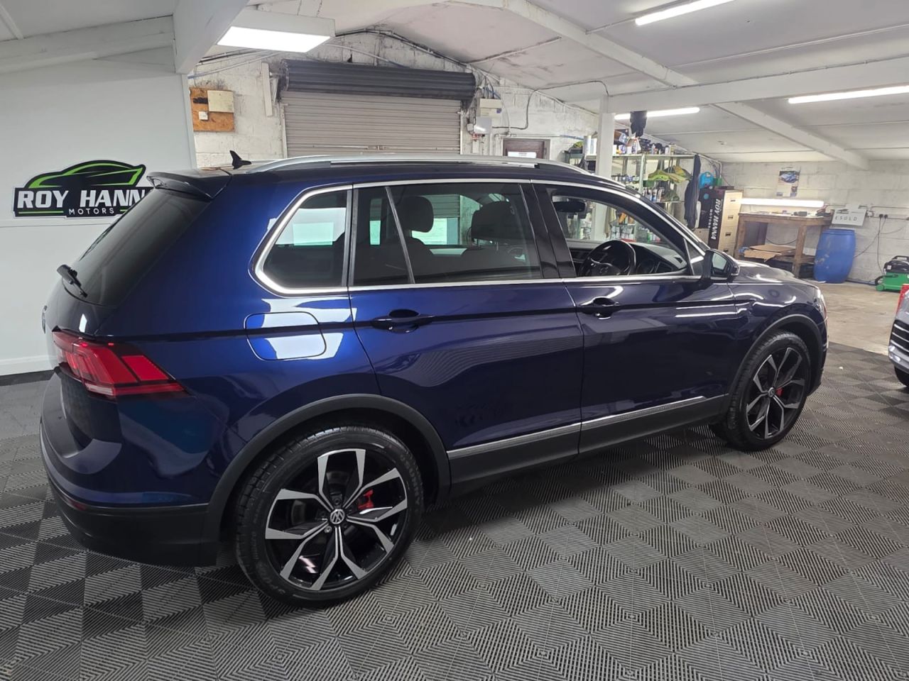 2018 VOLKSWAGEN TIGUAN 2.0 TDI SE Navigation SUV 5dr Diesel Manual Euro 6 (s/s) (150 ps) 2 Owners - vehicle photo 6 for sale on PureCar