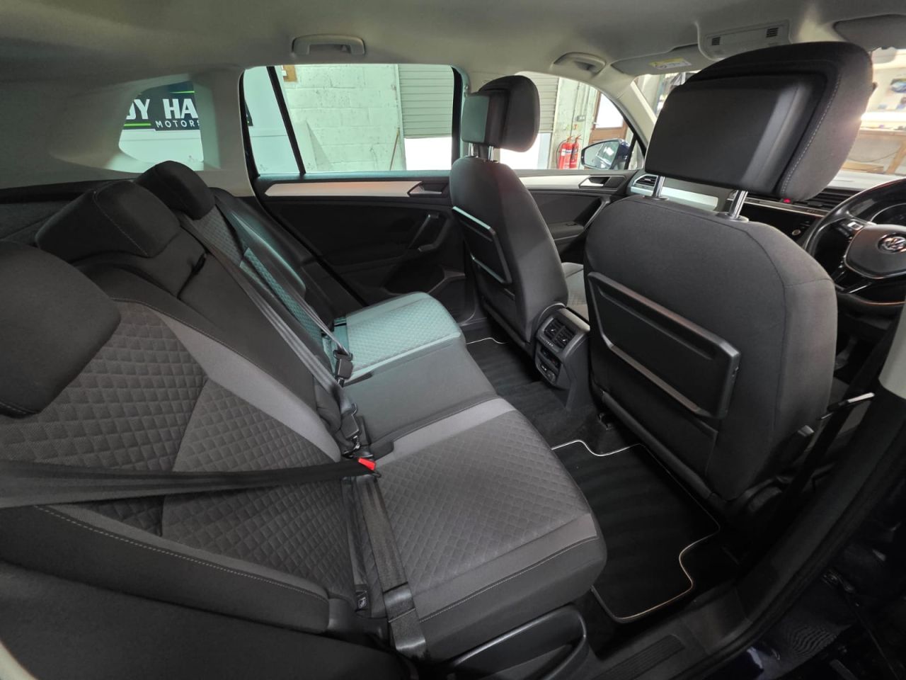 2018 VOLKSWAGEN TIGUAN 2.0 TDI SE Navigation SUV 5dr Diesel Manual Euro 6 (s/s) (150 ps) 2 Owners - vehicle photo 17 for sale on PureCar