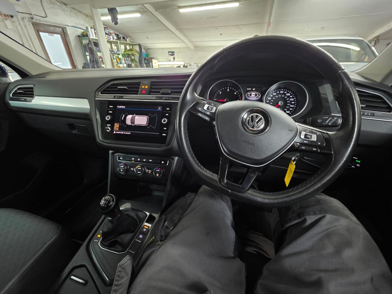 2018 VOLKSWAGEN TIGUAN 2.0 TDI SE Navigation SUV 5dr Diesel Manual Euro 6 (s/s) (150 ps) 2 Owners - vehicle photo 26 for sale on PureCar