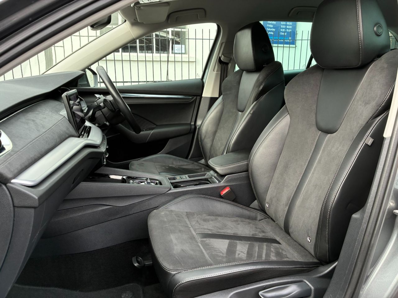 2023 SKODA OCTAVIA 2.0 TDI SE L Estate 5dr Diesel DSG Euro 6 (s/s) (150 ps) - vehicle photo 10 for sale on PureCar