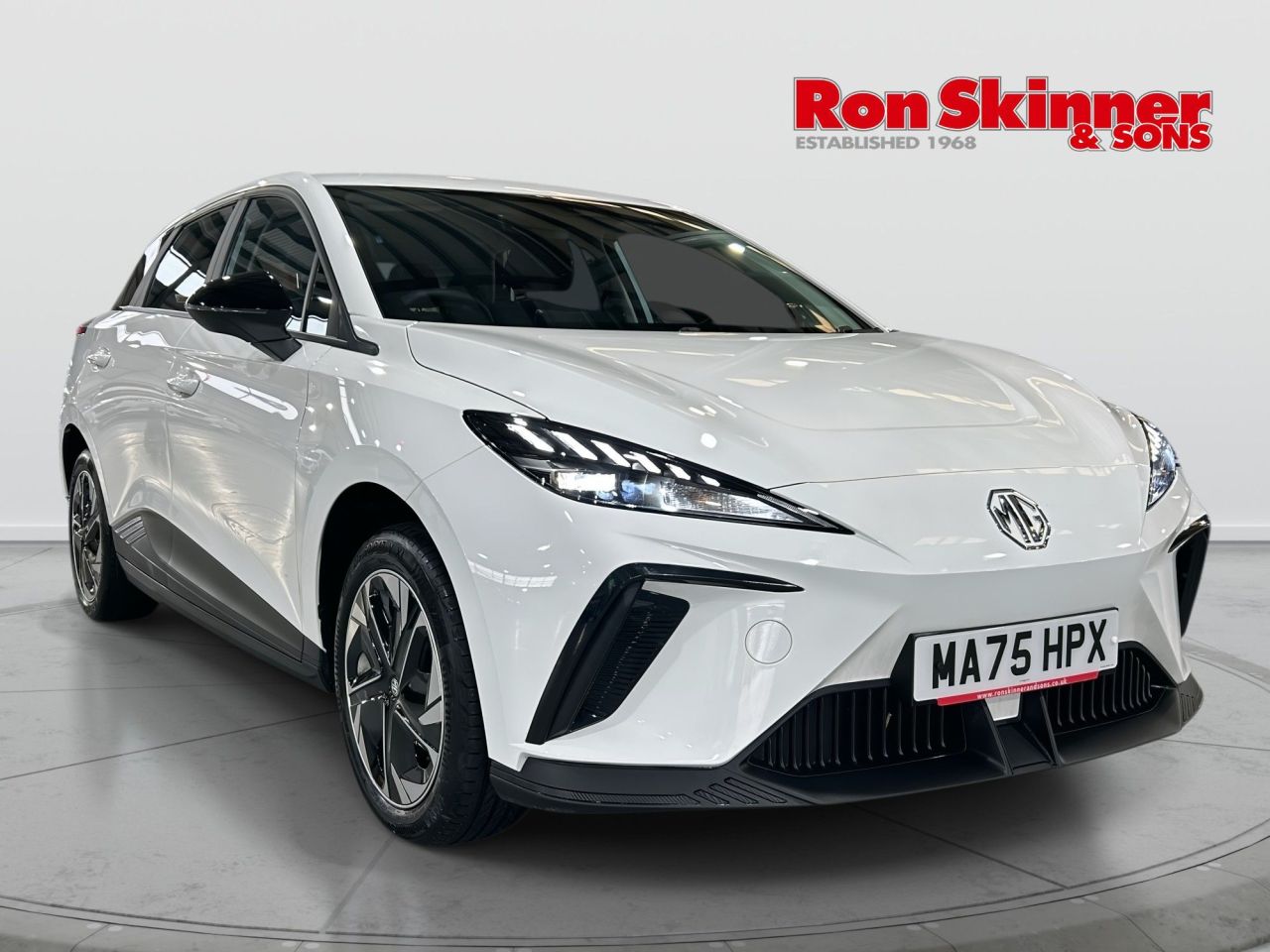 2025 75 MG MG 4 64kWh SE Long Range Hatchback 5dr Electric Auto (203 ps)