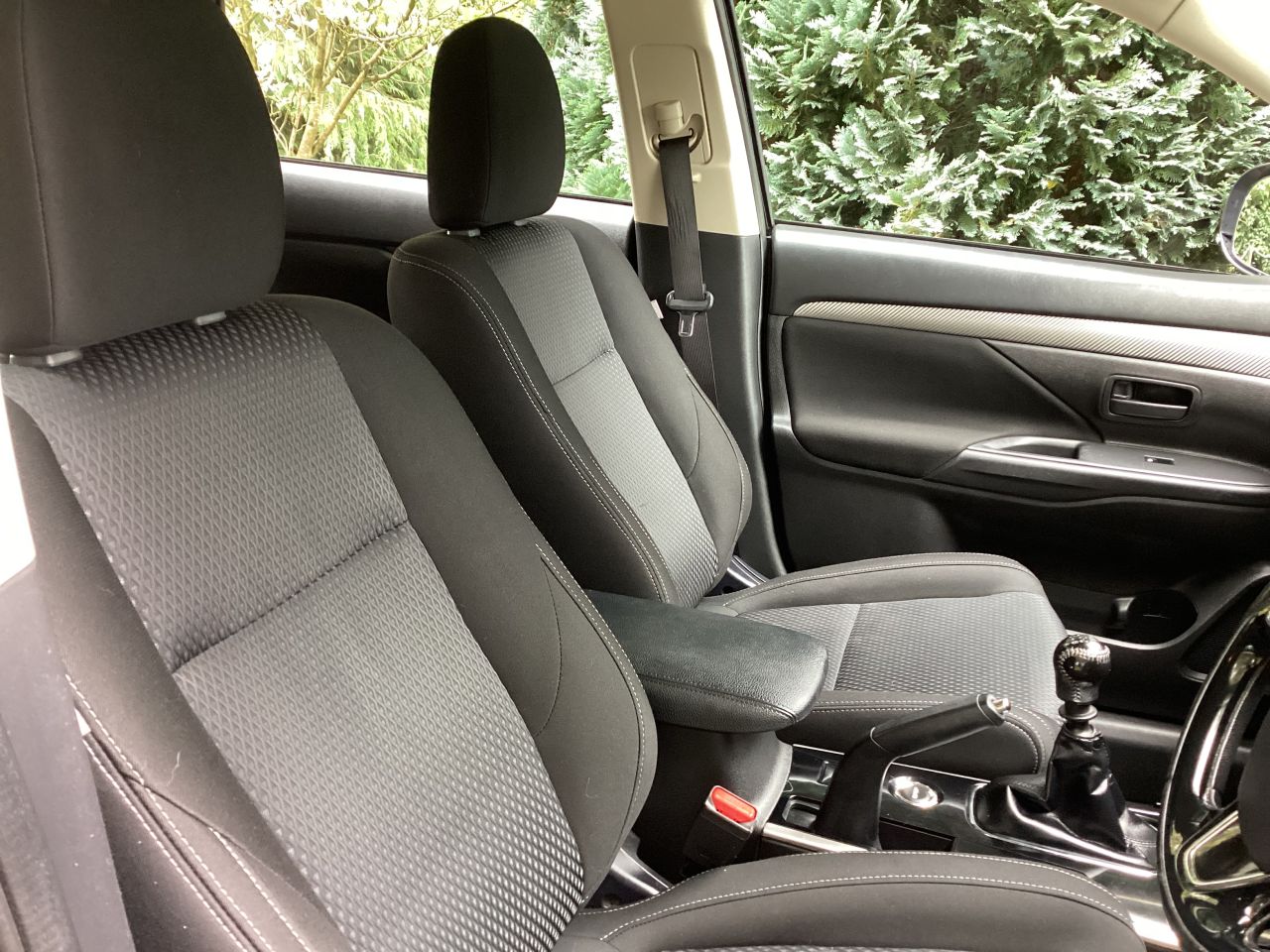 2018 MITSUBISHI OUTLANDER 2.2 DI-D 2 SUV 5dr Diesel Manual 4WD Euro 6 (s/s) (147 ps) - vehicle photo 17 for sale on PureCar