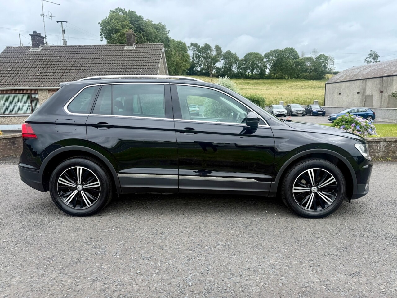 2019 VOLKSWAGEN TIGUAN 2.0 TDI SE Navigation Diesel (150BHP ONLY 57000 MLS) - vehicle photo 2 for sale on PureCar