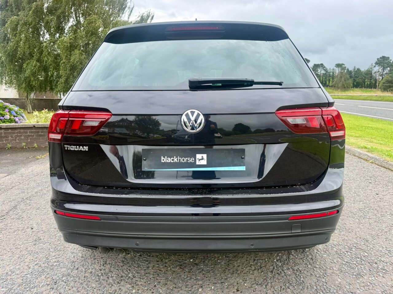 2019 VOLKSWAGEN TIGUAN 2.0 TDI SE Navigation Diesel (150BHP ONLY 57000 MLS) - vehicle photo 4 for sale on PureCar