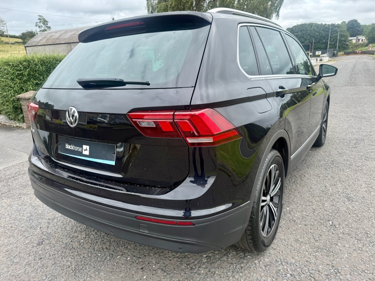 2019 VOLKSWAGEN TIGUAN 2.0 TDI SE Navigation Diesel (150BHP ONLY 57000 MLS) - vehicle photo 5 for sale on PureCar