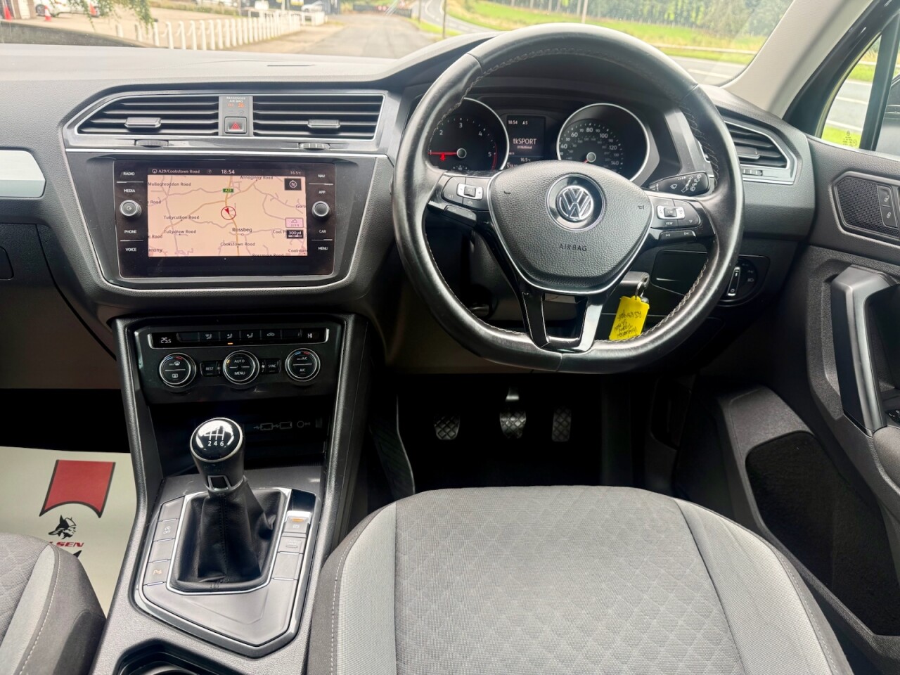2019 VOLKSWAGEN TIGUAN 2.0 TDI SE Navigation Diesel (150BHP ONLY 57000 MLS) - vehicle photo 15 for sale on PureCar