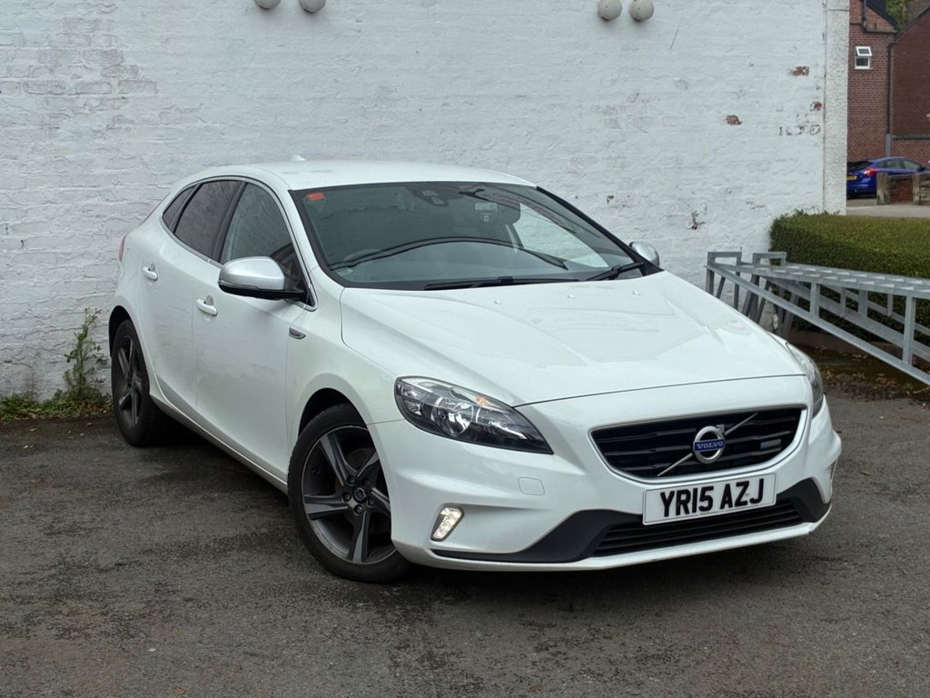 2015 Volvo V40 — image 2