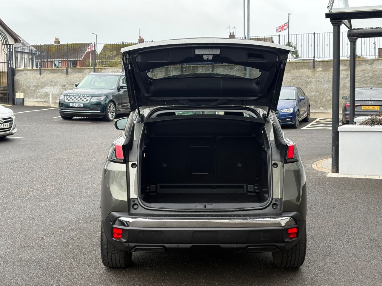 2018 PEUGEOT 1.6 BlueHDi Allure SUV 5dr Diesel Manual Euro 6 (s/s) (120 ps) - vehicle photo 8 for sale on PureCar