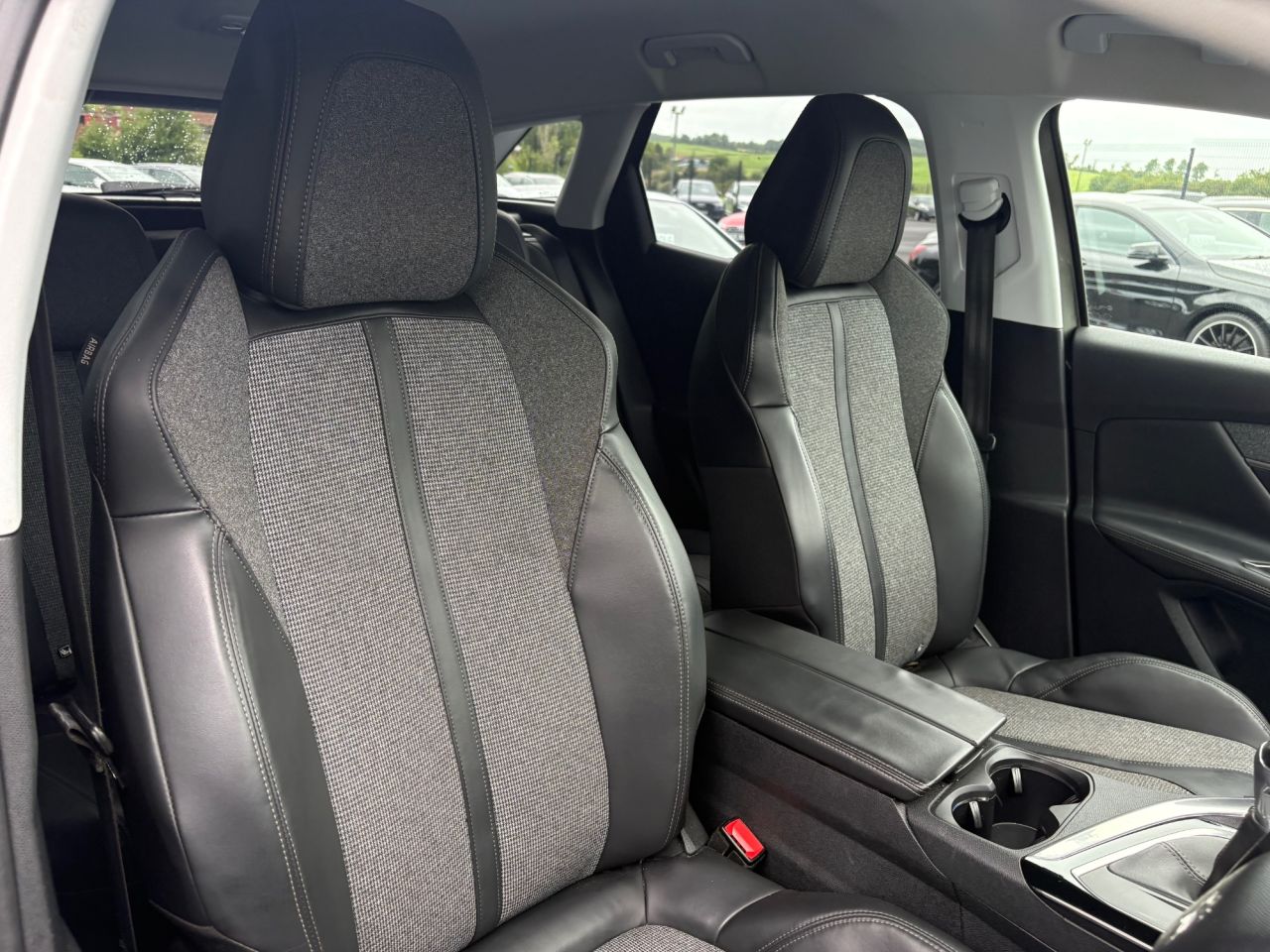 2018 PEUGEOT 1.6 BlueHDi Allure SUV 5dr Diesel Manual Euro 6 (s/s) (120 ps) - vehicle photo 11 for sale on PureCar