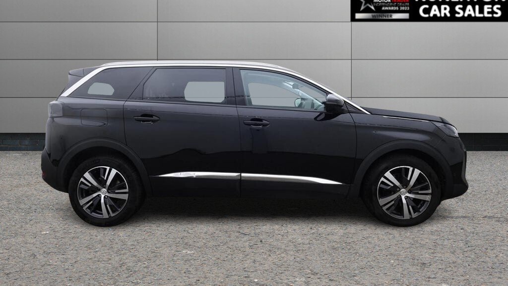 2022 Peugeot 5008 — image 3