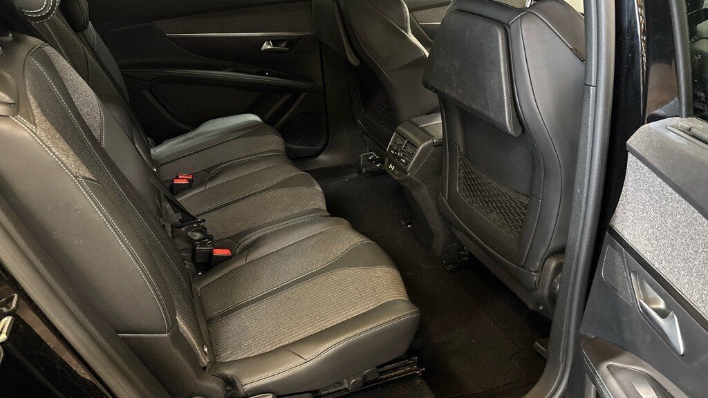 2022 Peugeot 5008 — image 10