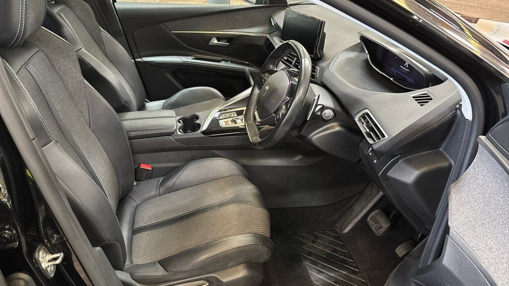 2022 Peugeot 5008 — image 11