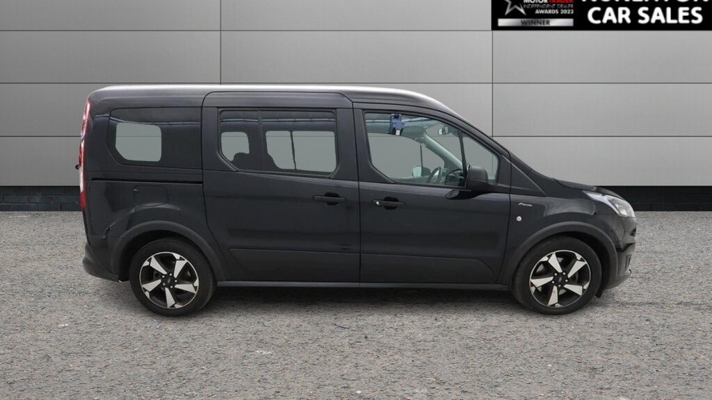 2022 Ford Grand Tourneo Connect — image 3