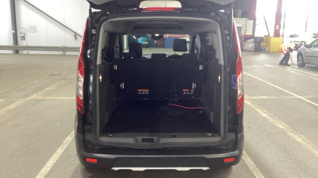 2022 Ford Grand Tourneo Connect — image 9