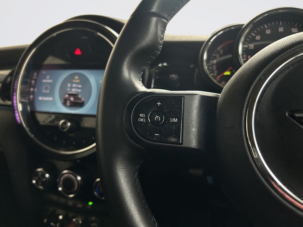 2022 MINI Hatch — image 11