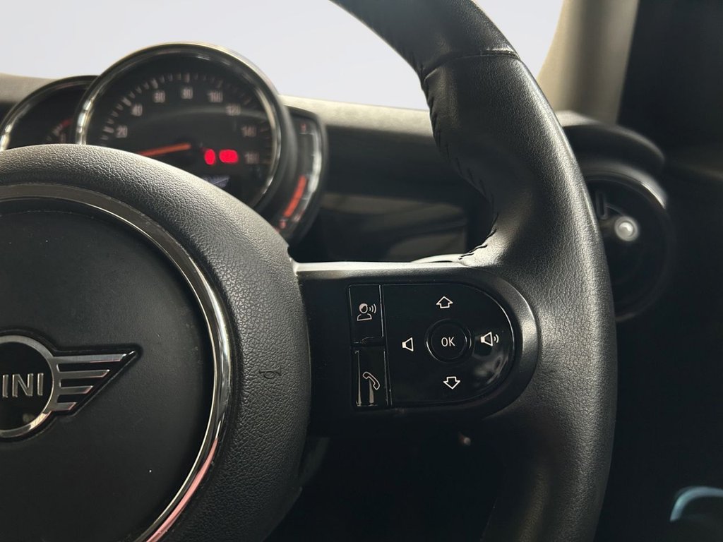 2022 MINI Hatch — image 13