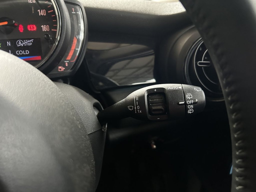 2022 MINI Hatch — image 15