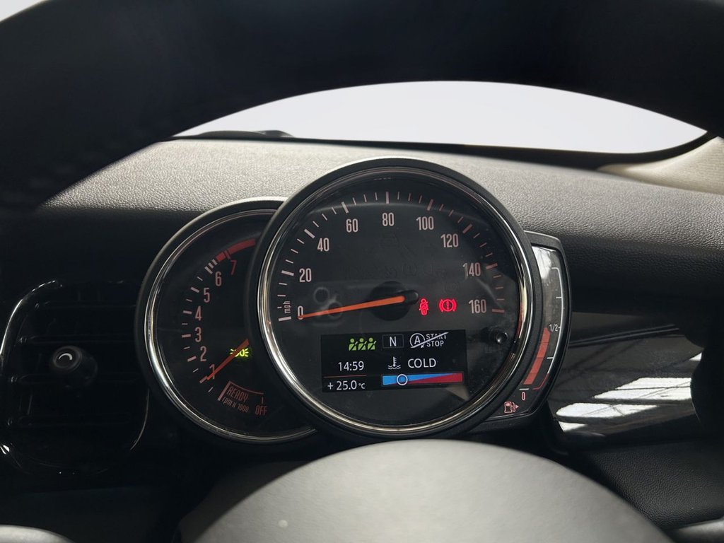 2022 MINI Hatch — image 12