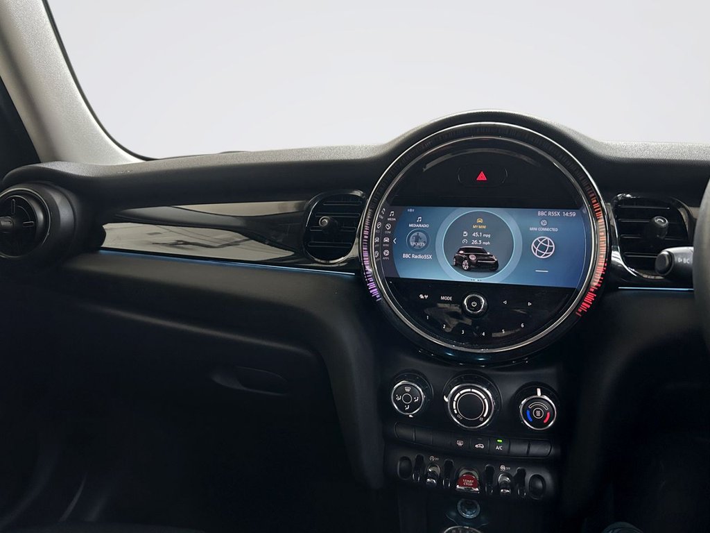 2022 MINI Hatch — image 16