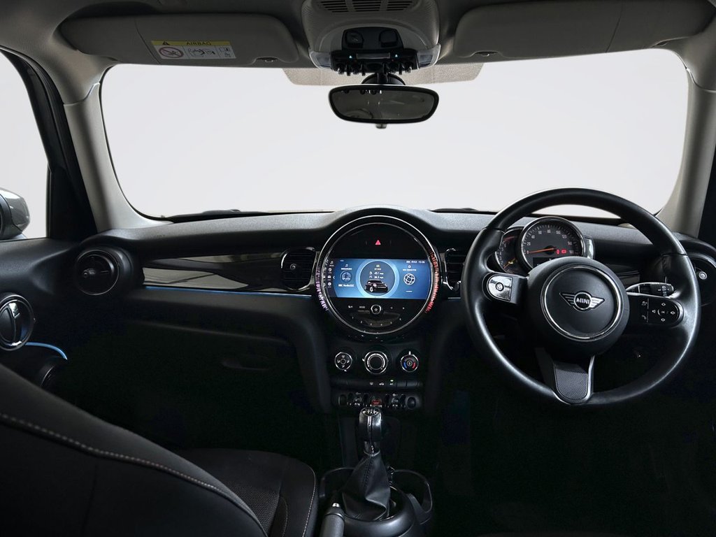 2022 MINI Hatch — image 2
