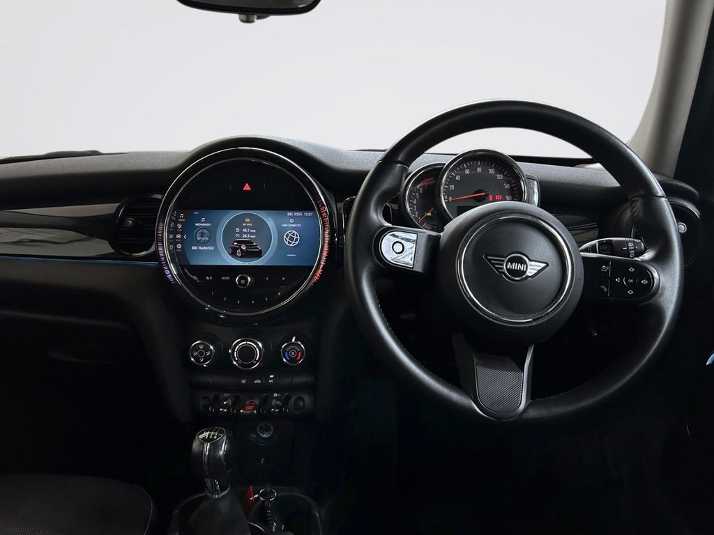 2022 MINI Hatch — image 9
