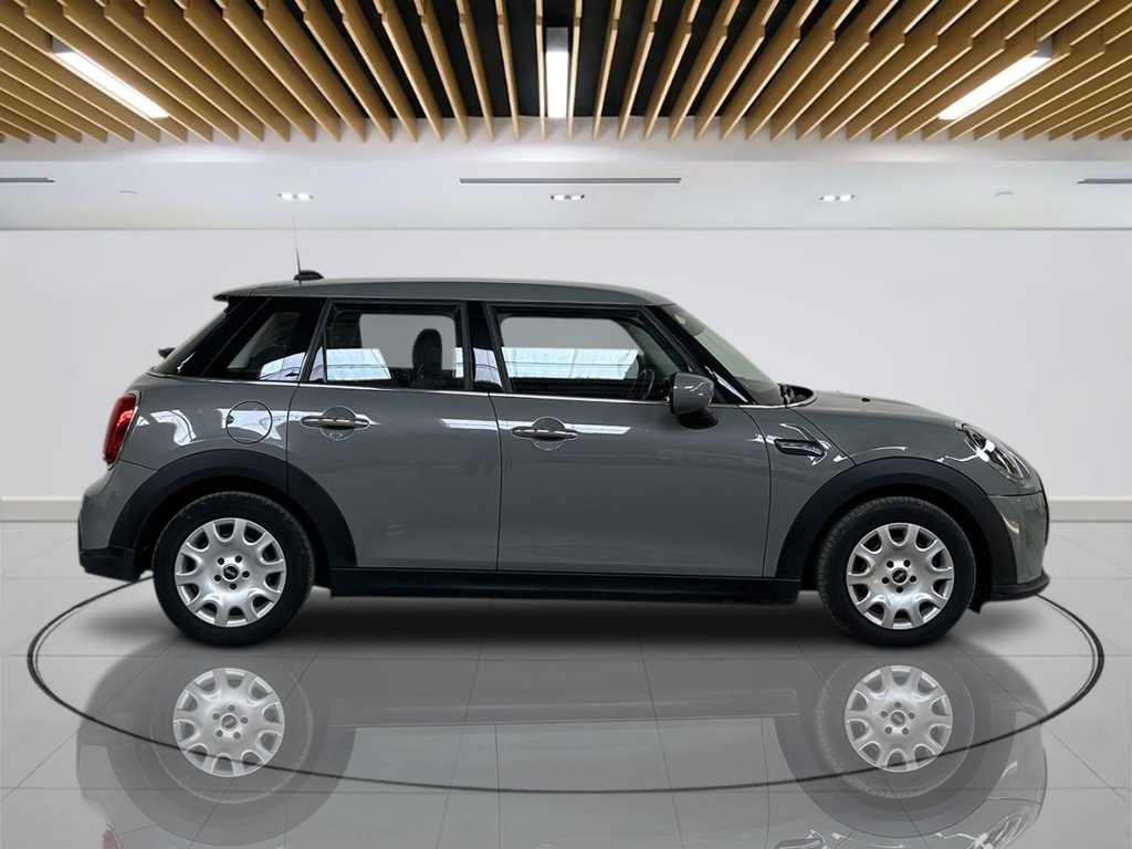 2022 MINI Hatch — image 5