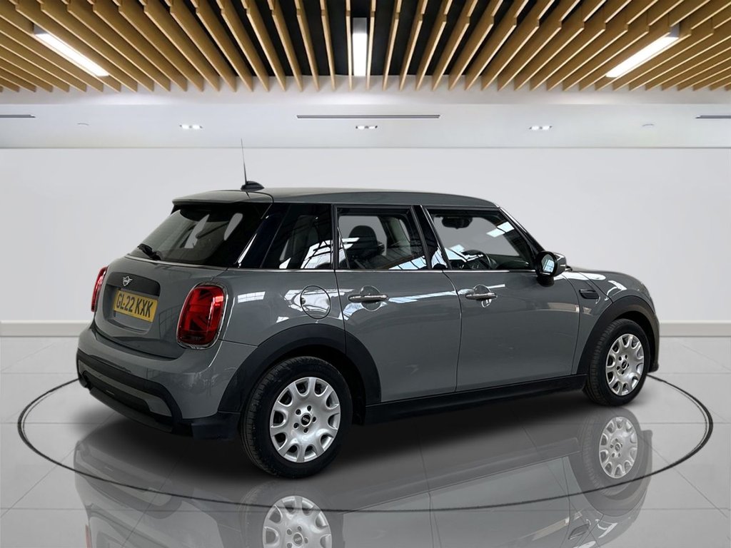 2022 MINI Hatch — image 4