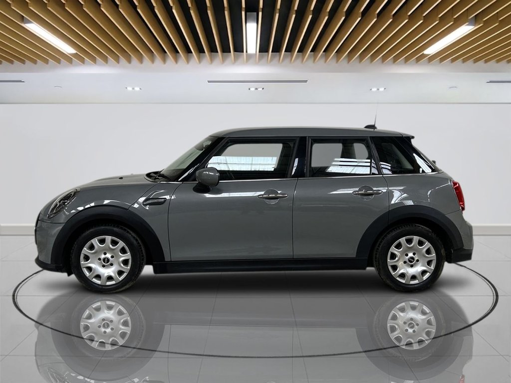 2022 MINI Hatch — image 3