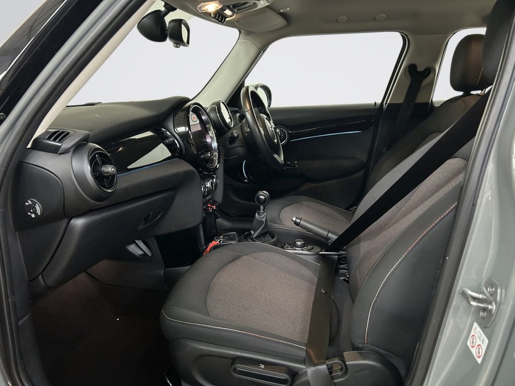 2022 MINI Hatch — image 7