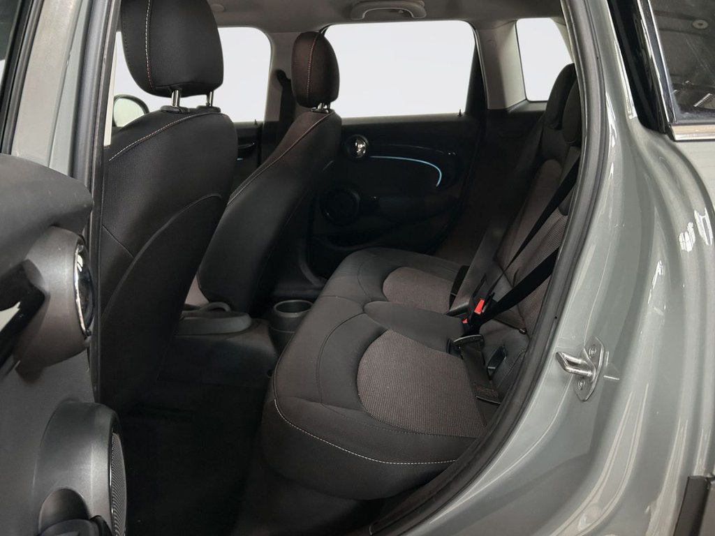 2022 MINI Hatch — image 8