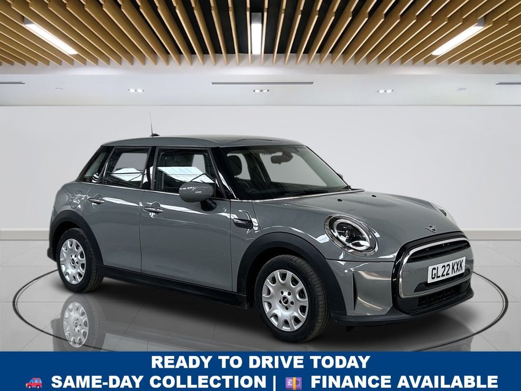 2022 MINI Hatch — image 1