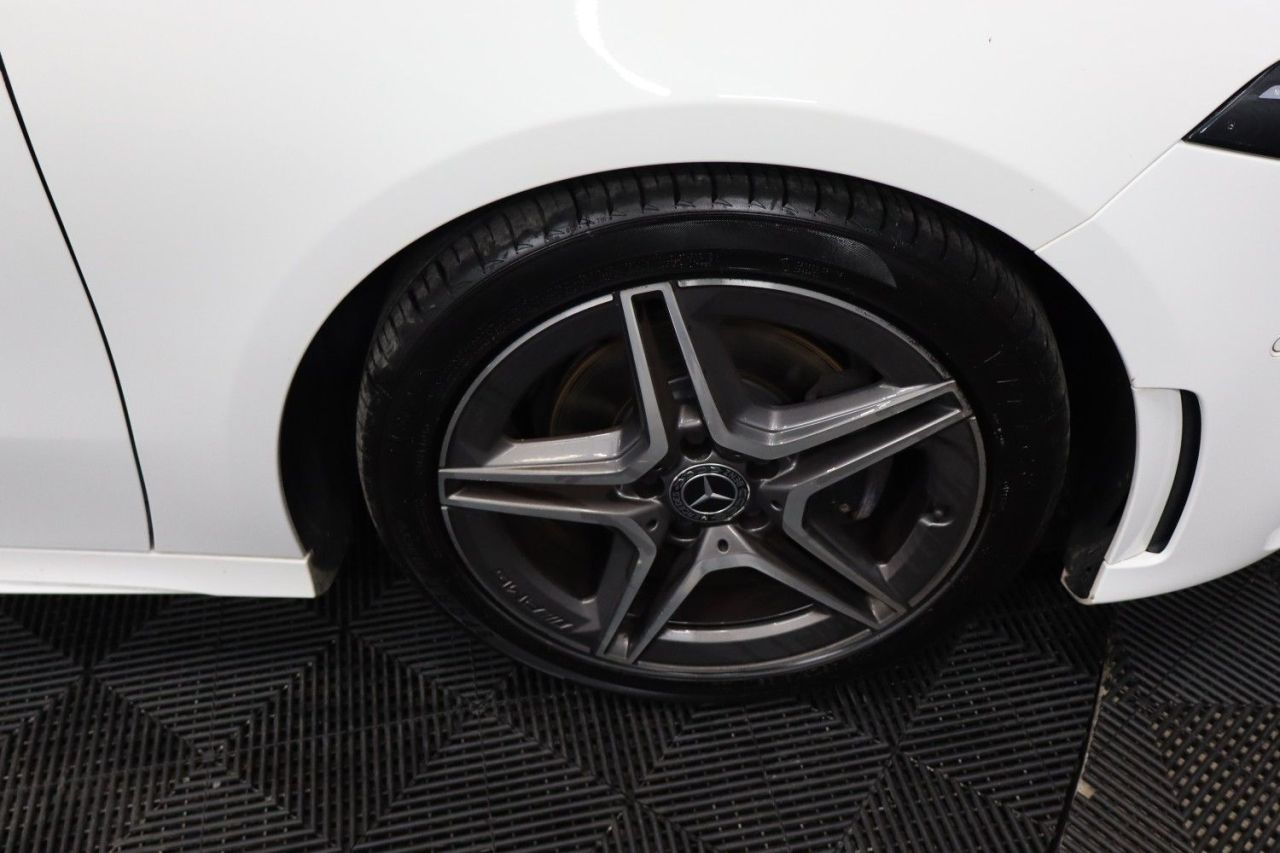 2019 MERCEDES A CLASS 1.5 A180d AMG Line (Premium) Saloon 4dr Diesel 7G-DCT Euro 6 (s/s) (116 ps) - vehicle photo 11 for sale on PureCar