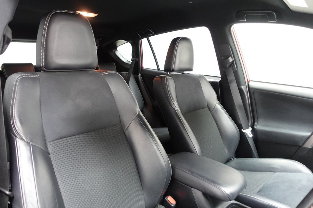 2018 Toyota RAV4 — image 3