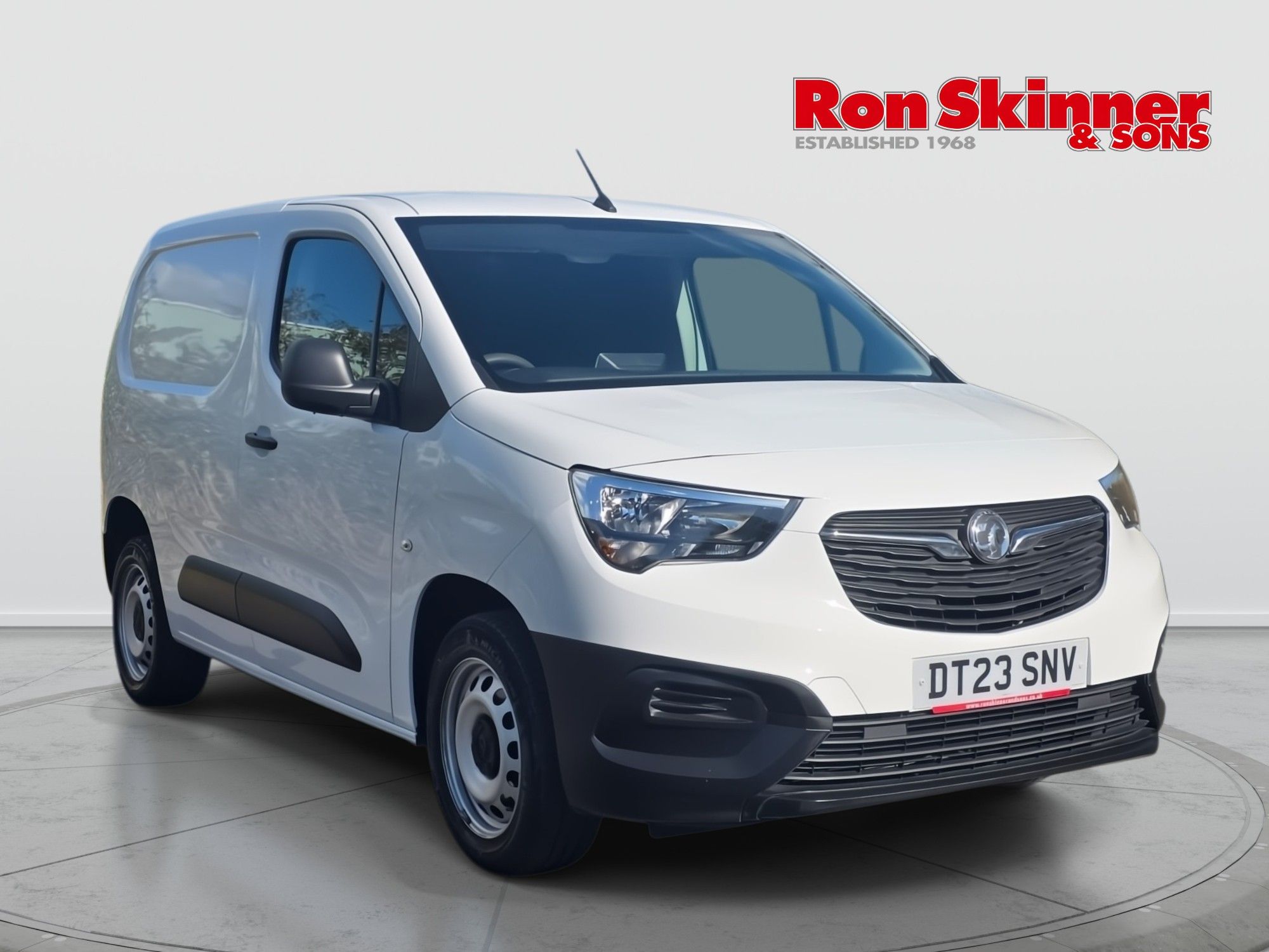 2023 Vauxhall Combo — image 1