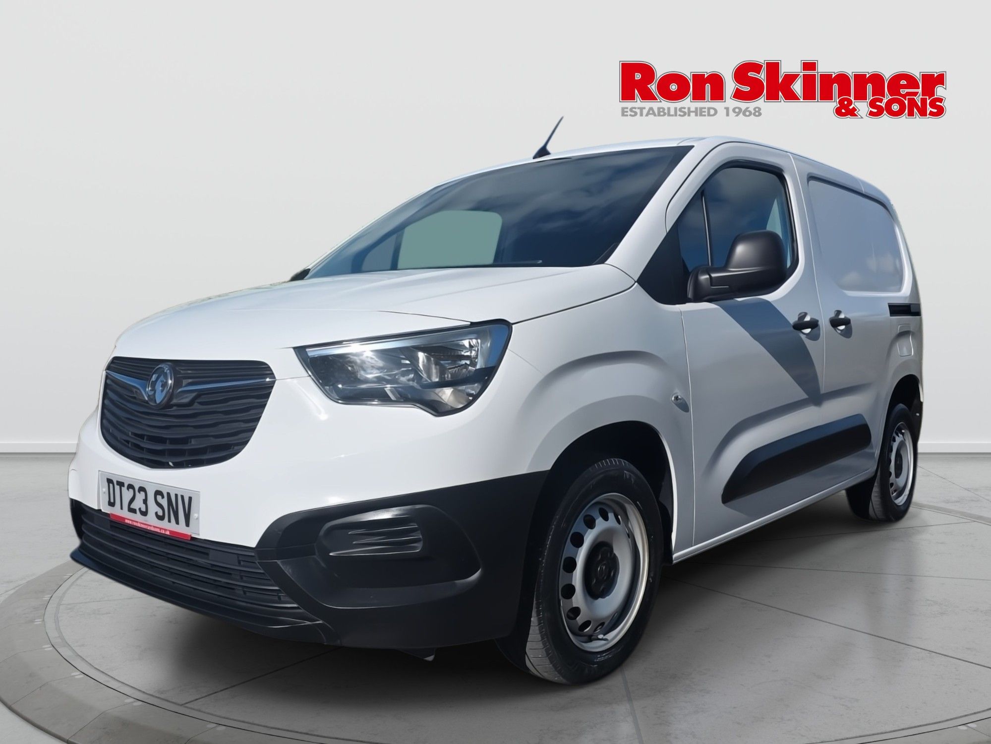 2023 Vauxhall Combo — image 2