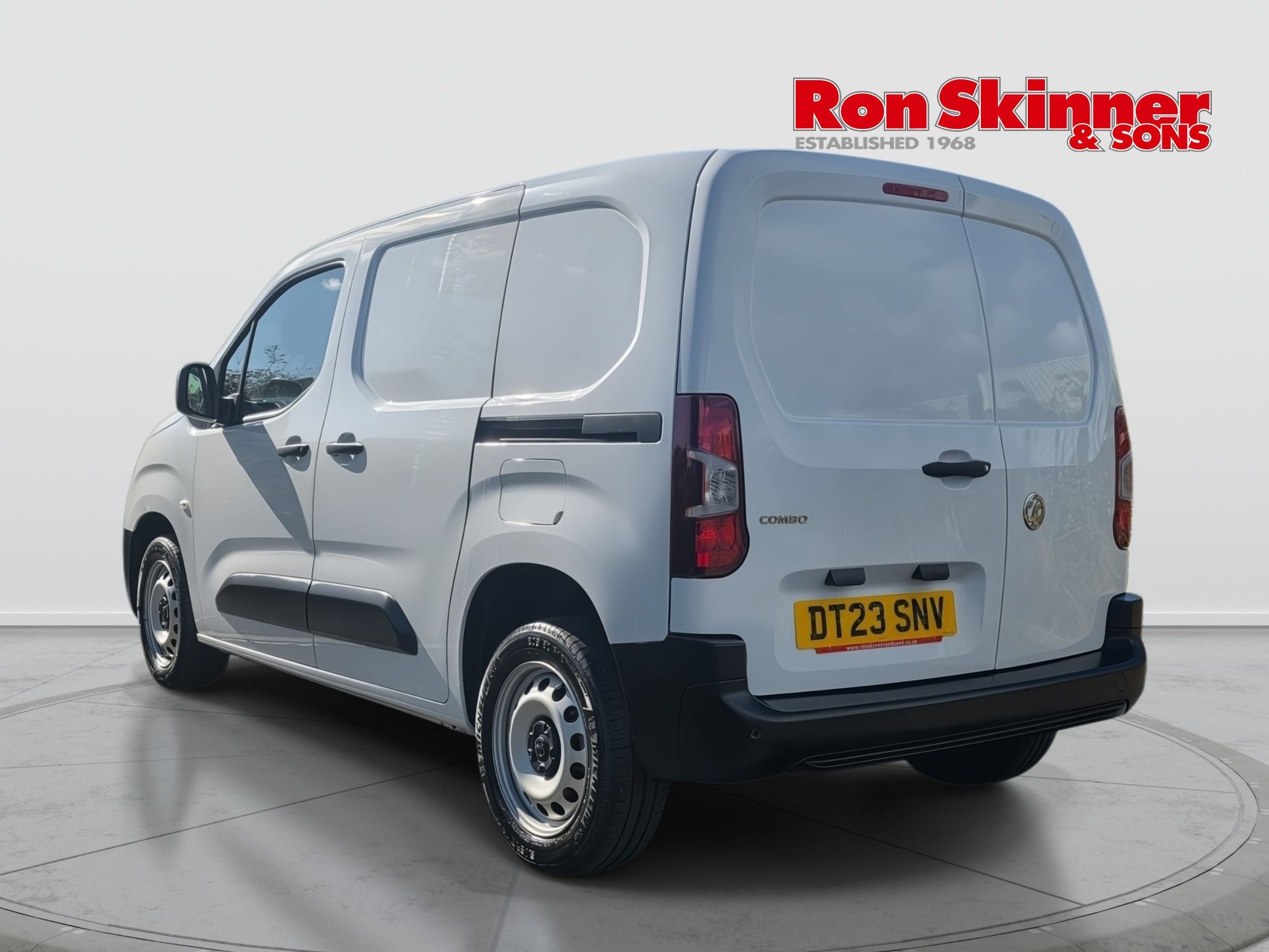 2023 Vauxhall Combo — image 3