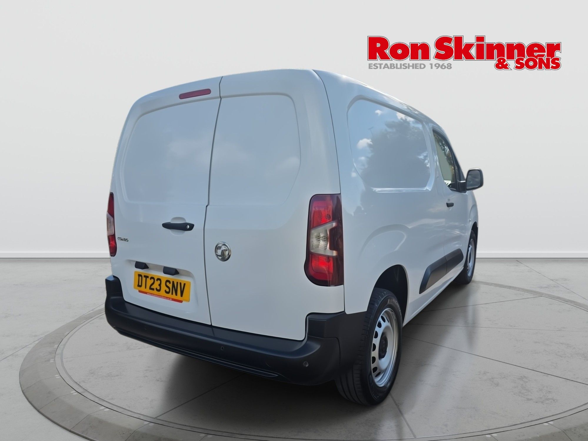 2023 Vauxhall Combo — image 4