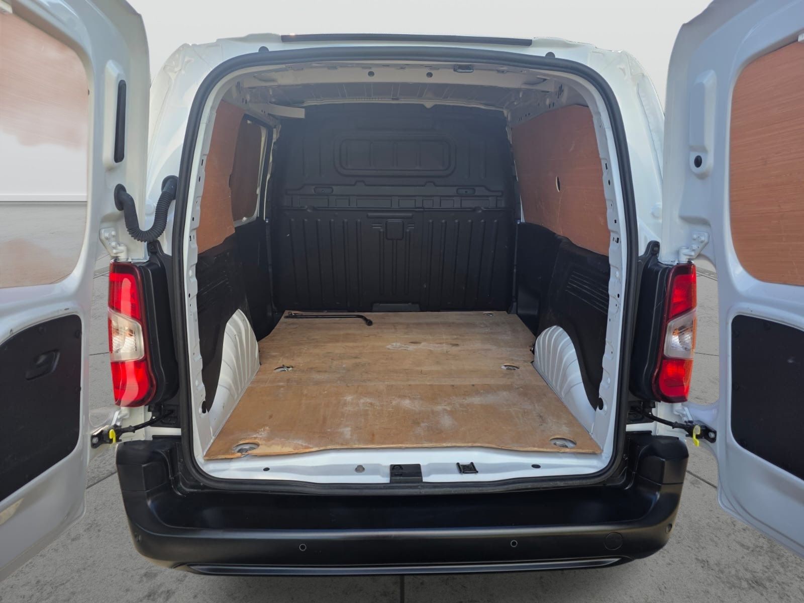 2023 Vauxhall Combo — image 5
