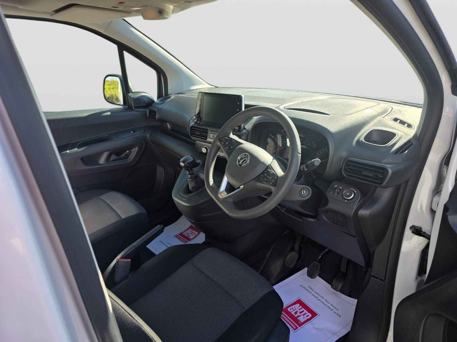 2023 Vauxhall Combo — image 7